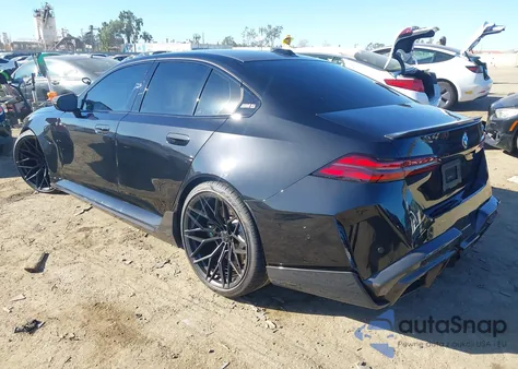 2026 BMW M5 z USA, uszkodzony, nr VIN WBS83FK03TCV38309